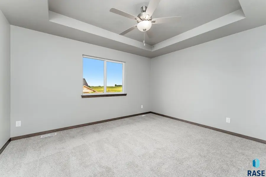 1615 N Tina Dr, Sioux Falls, SD 57110 - #2