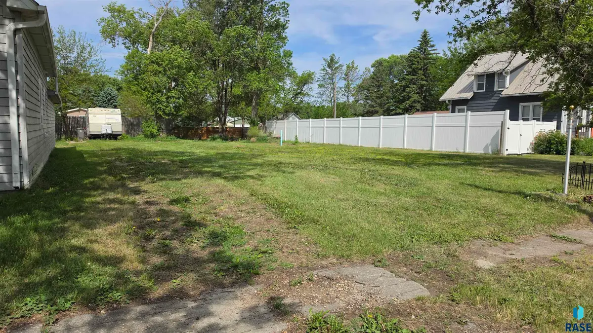 221 S Main St, Colman, SD 57017 - #1