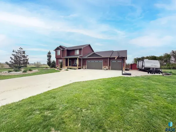 27186 Willow View Cir, Harrisburg, SD 57032