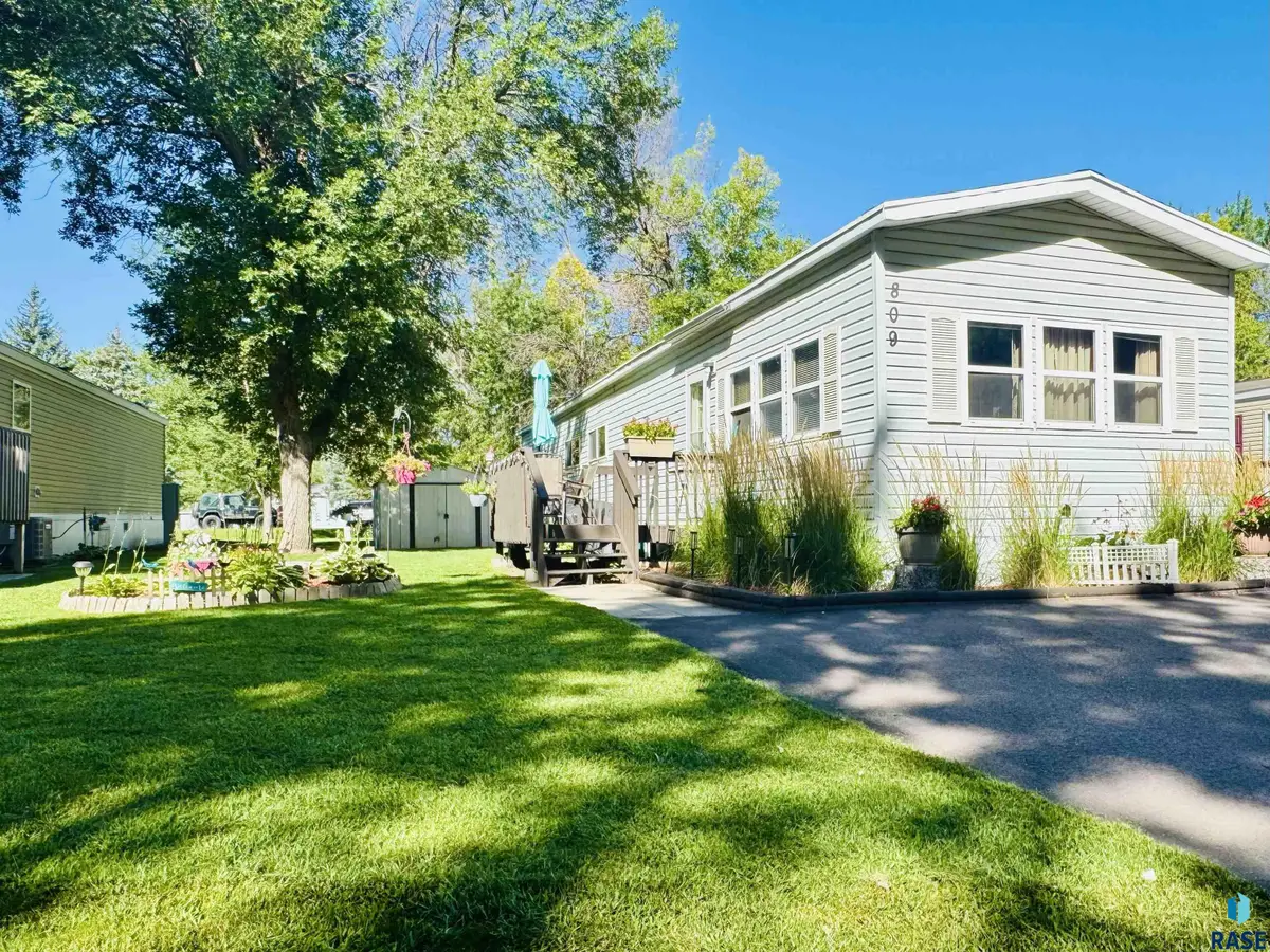 809 S Gina Pl, Sioux Falls, SD 57106 - #1