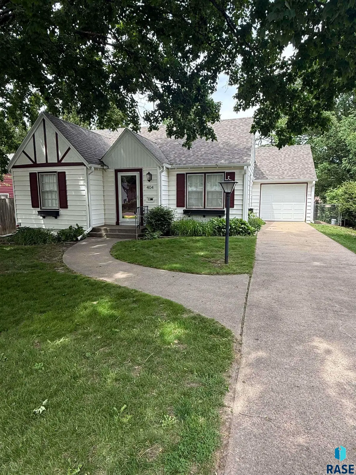 404 E 31st St, Sioux Falls, SD 57105 - #1