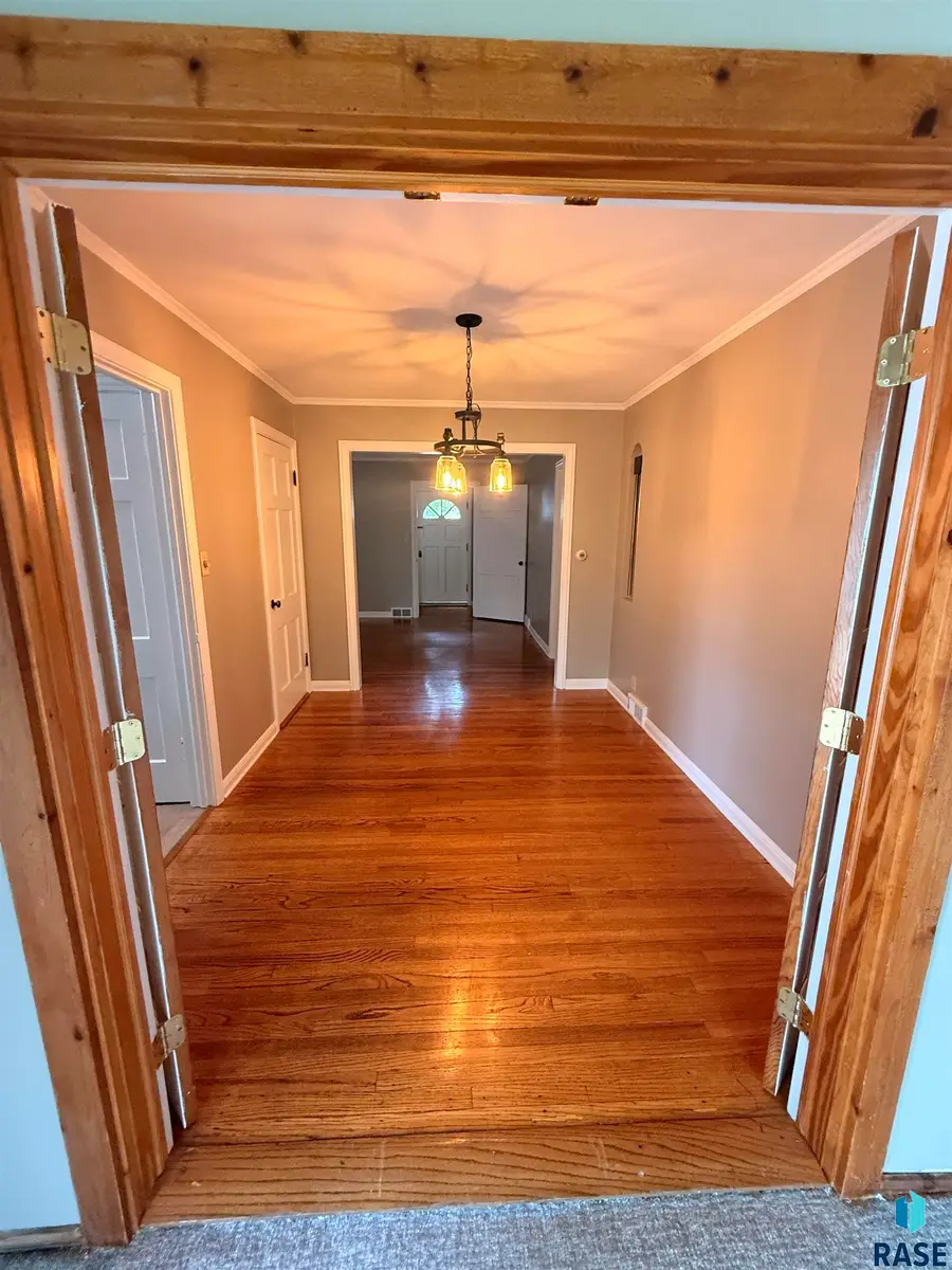 404 E 31st St, Sioux Falls, SD 57105 - #3