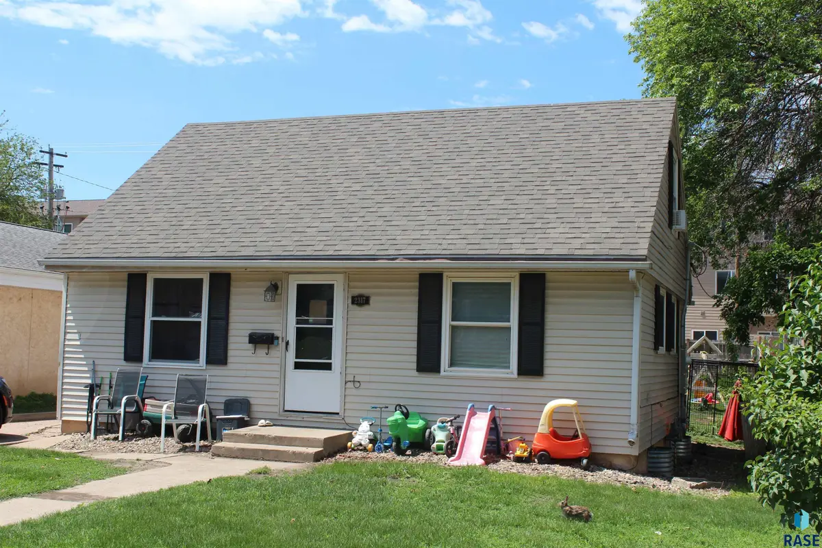 2317 S Norton Ave, Sioux Falls, SD 57105 - #1