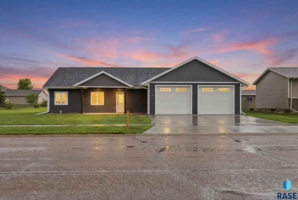 636 Apple Creek Rd, Parker, SD 57053 - #1