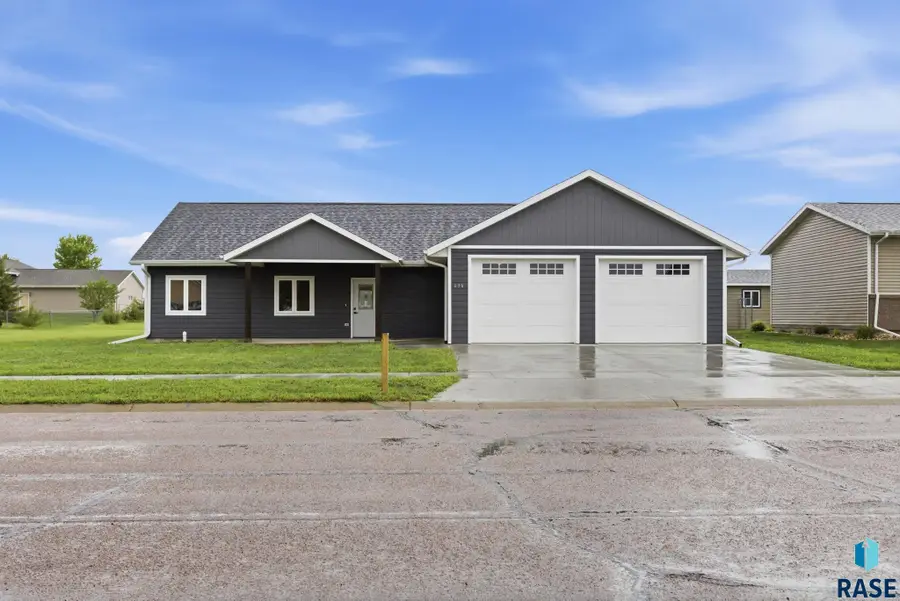 636 Apple Creek Rd, Parker, SD 57053 - #2