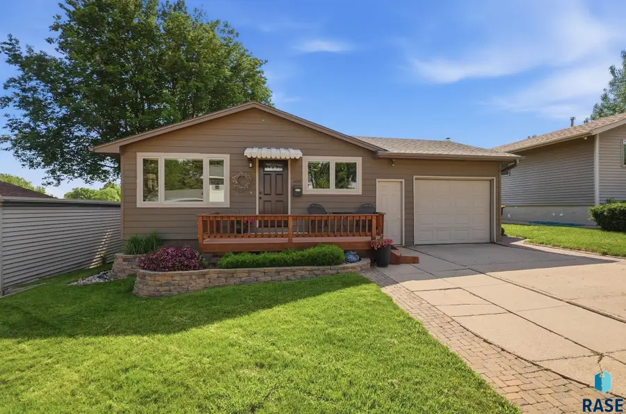 508 S Cloudas Ave, Sioux Falls, SD 57103 - #2