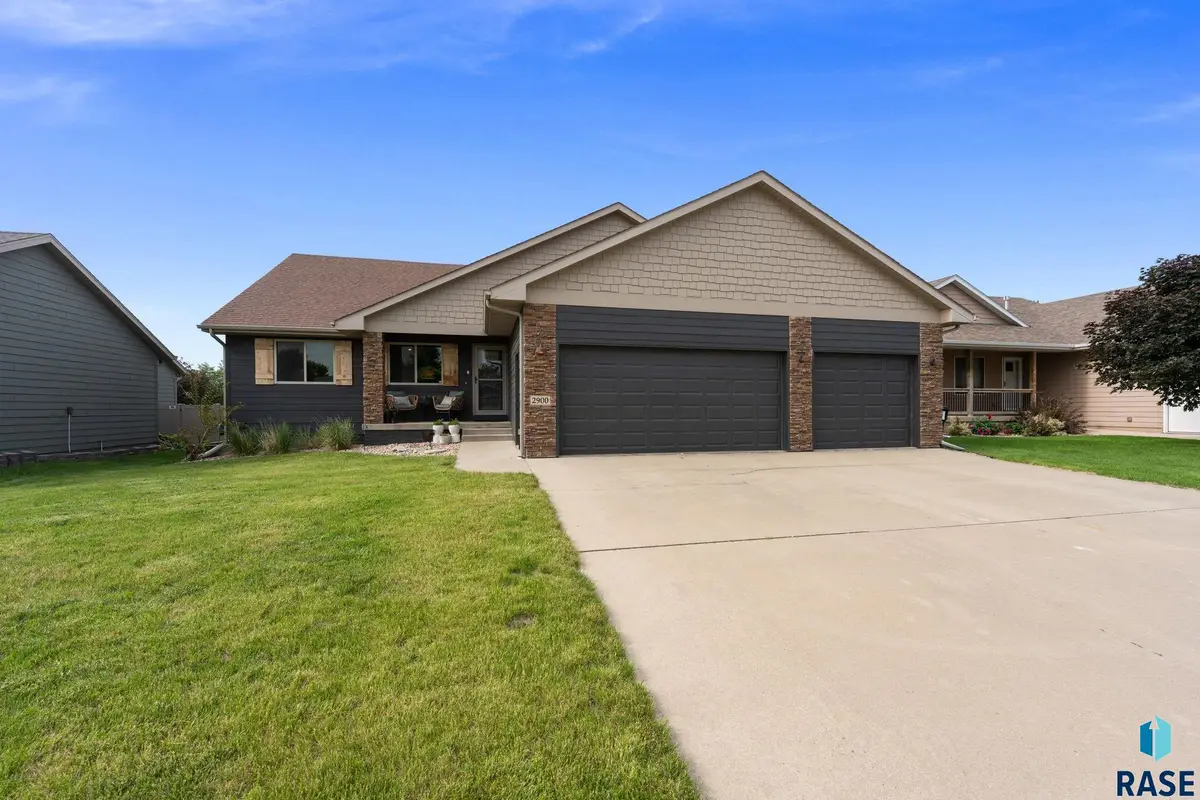 2900 E Buckingham St, Sioux Falls, SD 57108 - #1