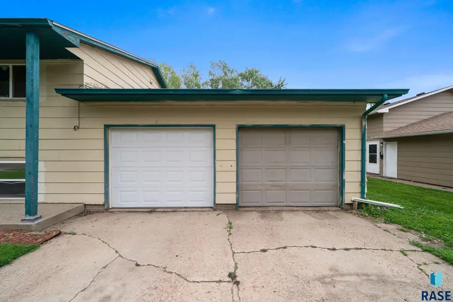 622 N Garfield Ave, Sioux Falls, SD 57104 - #2
