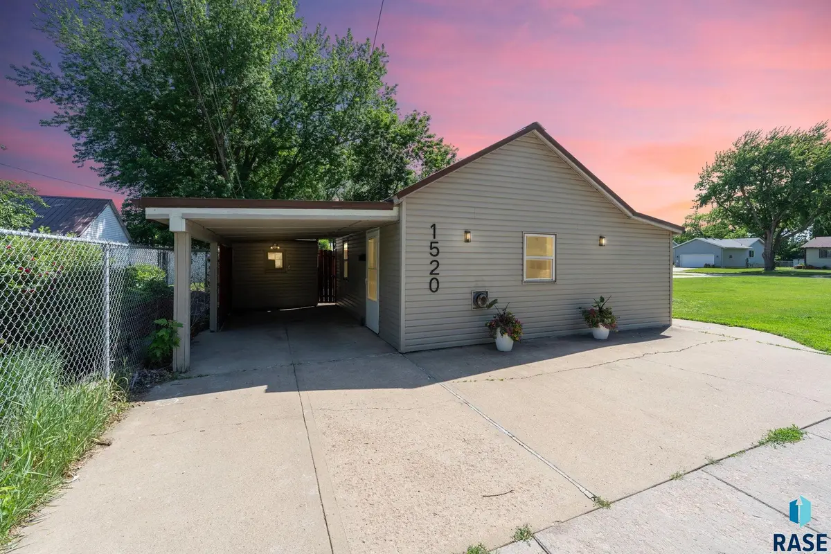 1520 N Highland Ave, Sioux Falls, SD 57103 - #1