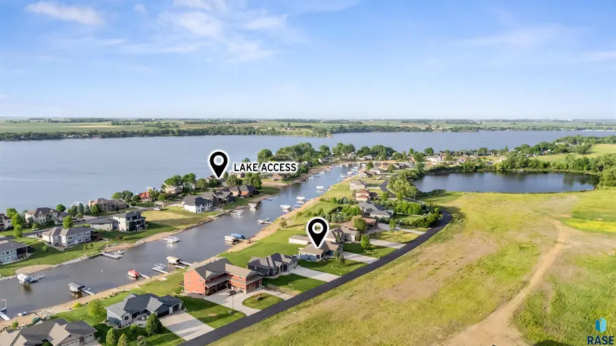 120 Linden Dr, Madison, SD 57042 - #3
