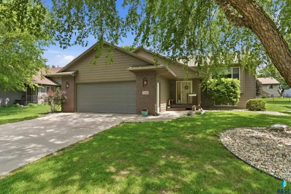 3216 S Pillsberry Ave Ave, Sioux Falls, SD 57103
