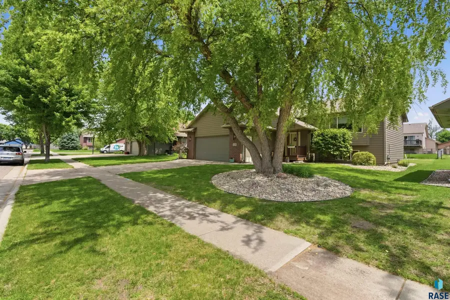3216 S Pillsberry Ave, Sioux Falls, SD 57103 - #2