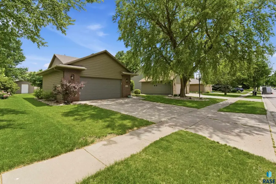 3216 S Pillsberry Ave, Sioux Falls, SD 57103 - #3