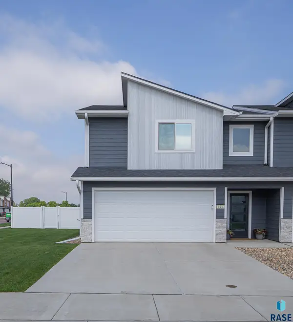 515 Harper Cir, Harrisburg, SD 57032