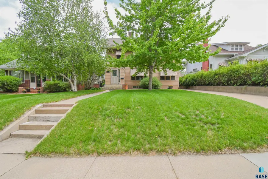 1102 S 2nd Ave, Sioux Falls, SD 57105 - #2