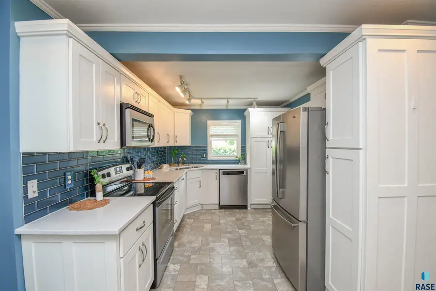 1102 S 2nd Ave, Sioux Falls, SD 57105 - #3