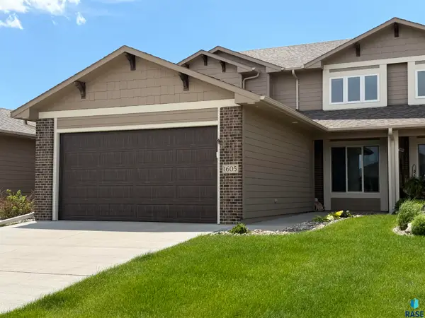 1605 S Meadowland Ave, Sioux Falls, SD 57106