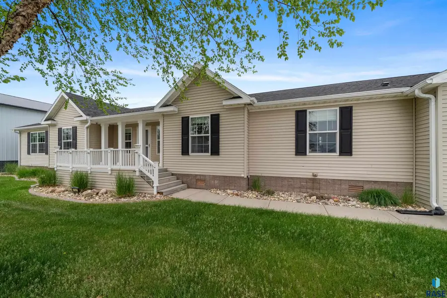702 Lighthouse Island Ave, Lake Andes, SD 57356 - #2