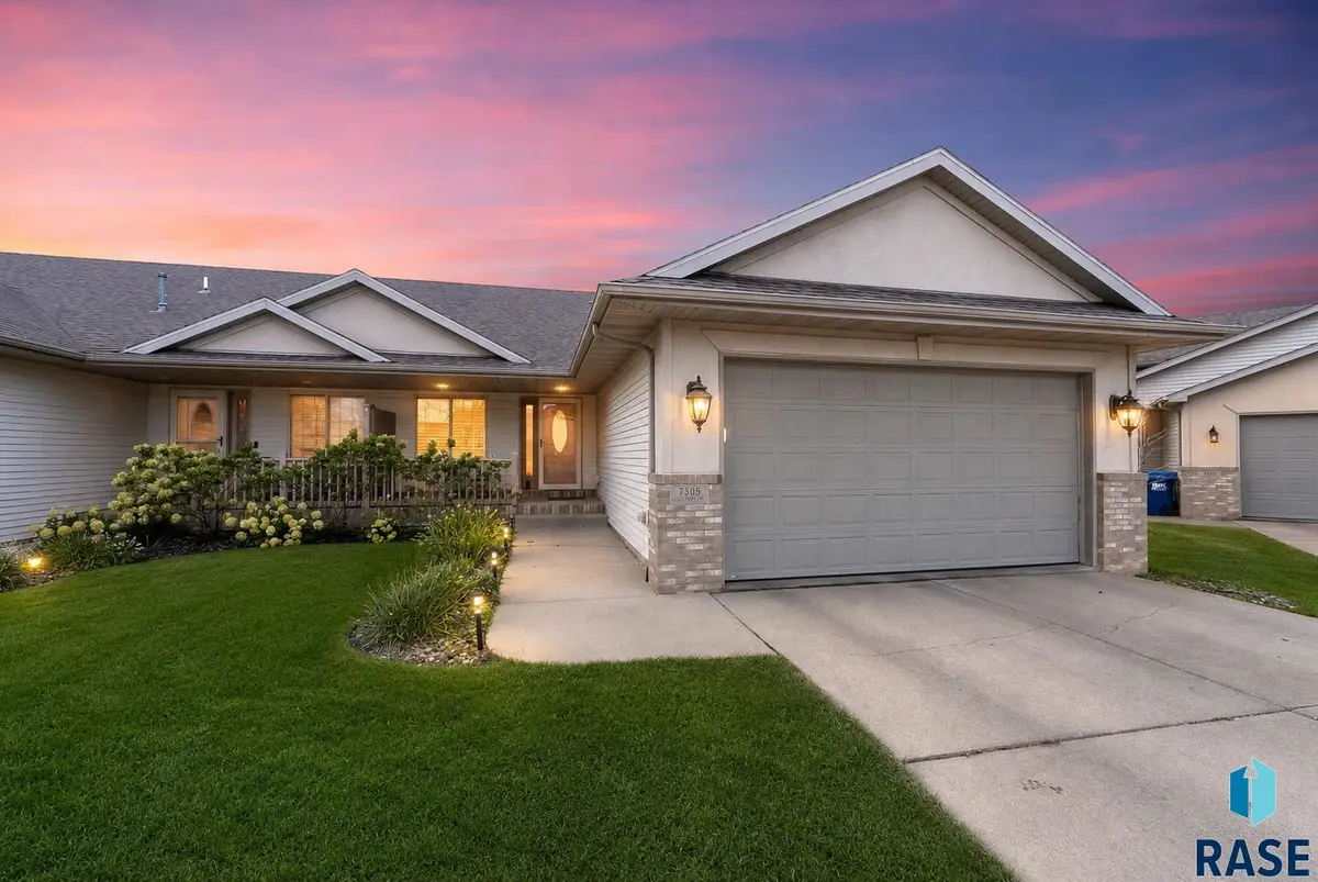 7505 S Peregrine Pl, Sioux Falls, SD 57108 - #1