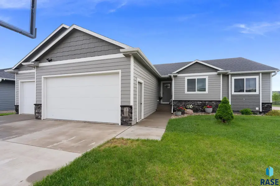 4001 S Catcher Ct, Sioux Falls, SD 57110 - #2