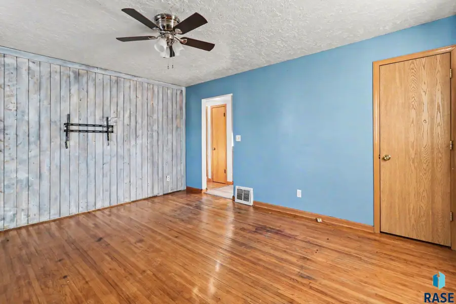 412 S Jefferson Ave, Sioux Falls, SD 57104 - #2