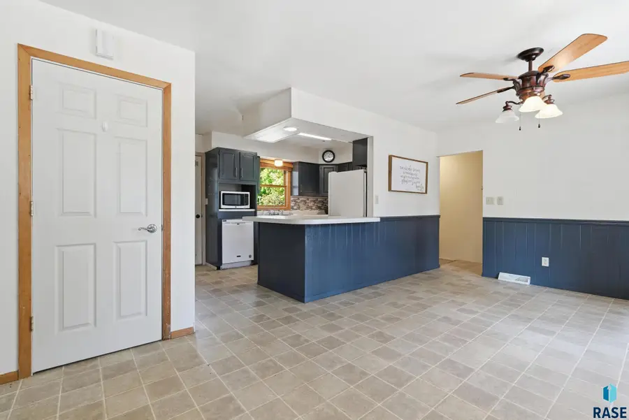 250 E 3rd St, Corsica, SD 57328 - #2