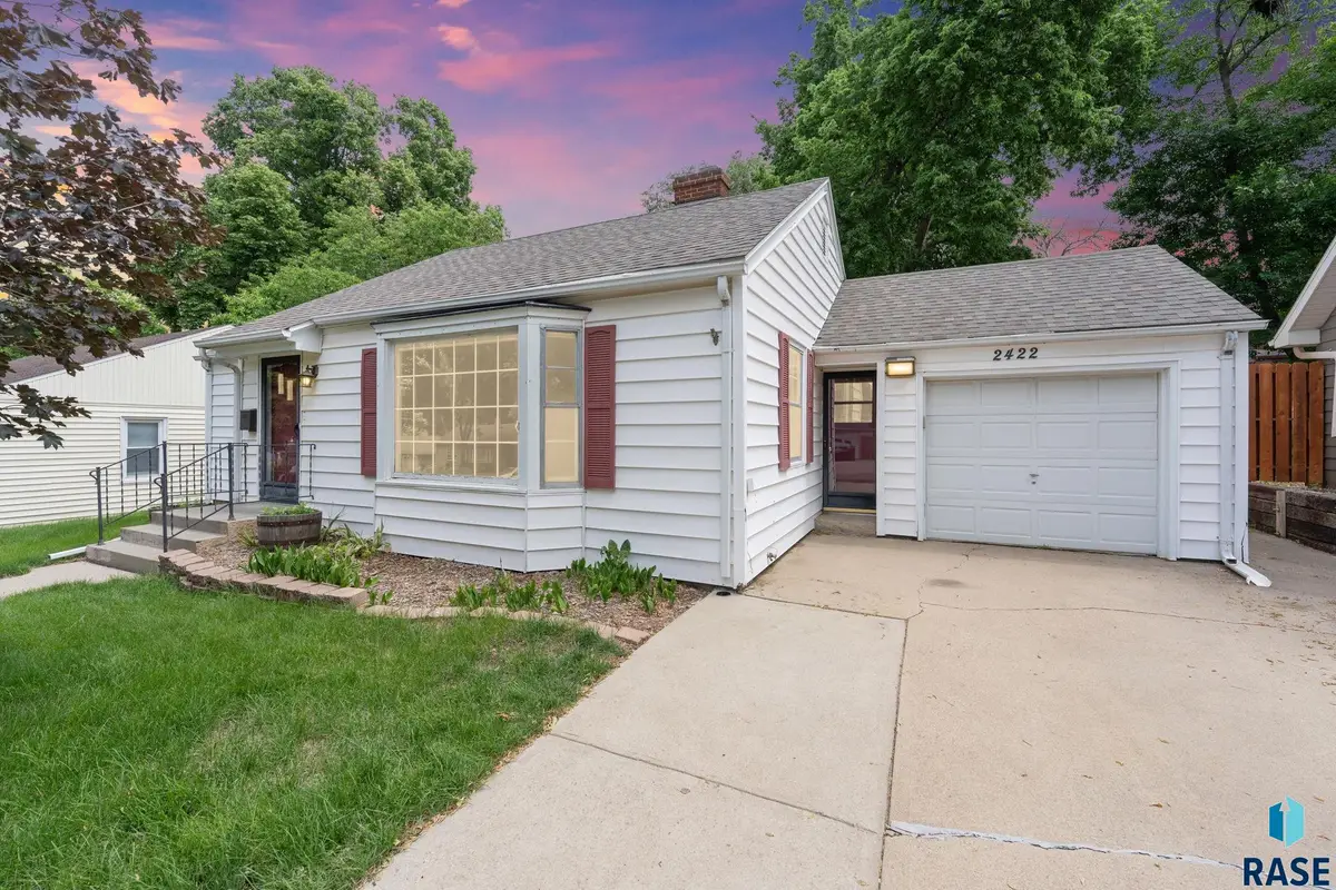 2422 S Main Ave, Sioux Falls, SD 57105 - #1
