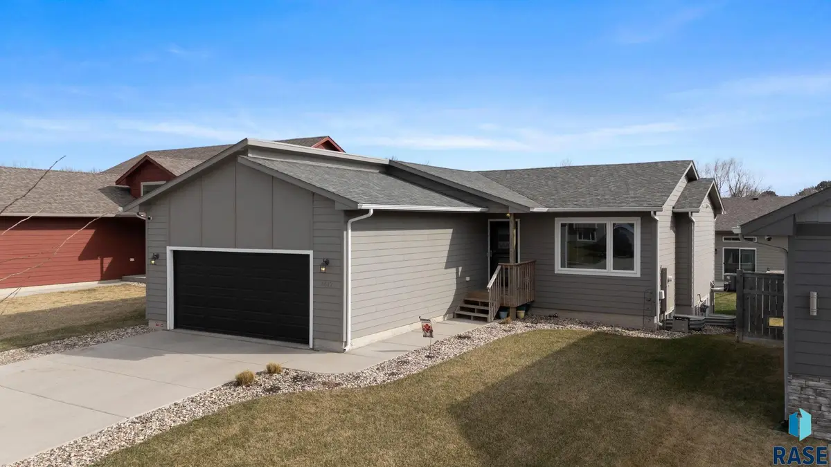 6617 W Amber St, Sioux Falls, SD 57107 - #1