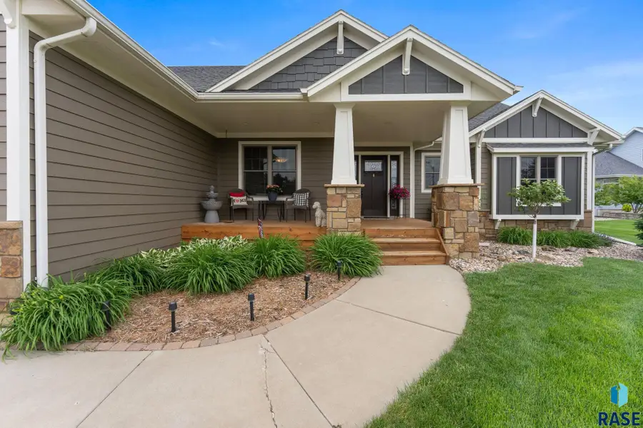 605 N Blue Bell Ln, Sioux Falls, SD 57107 - #2