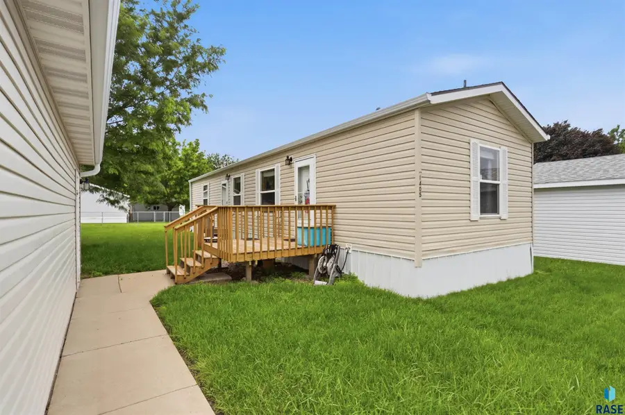 1405 E Ivy Pl, Sioux Falls, SD 57103 - #3