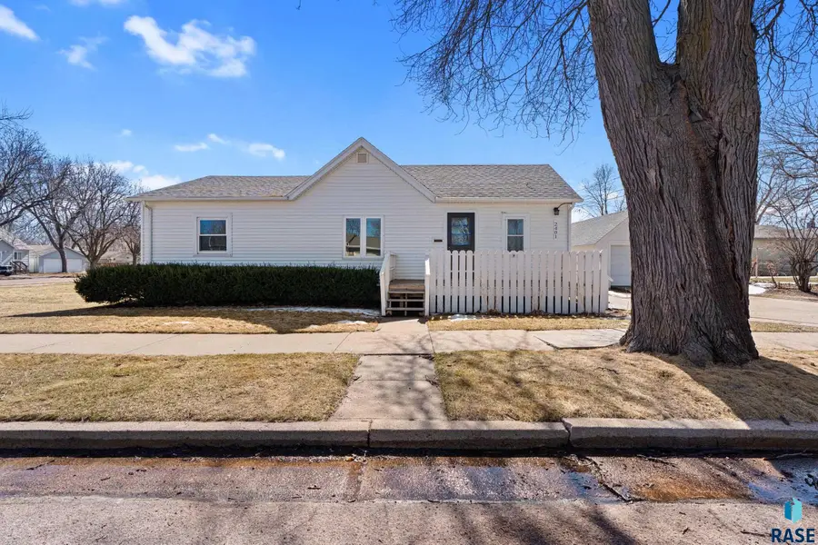 2405 W Bailey St, Sioux Falls, SD 57104 - #3