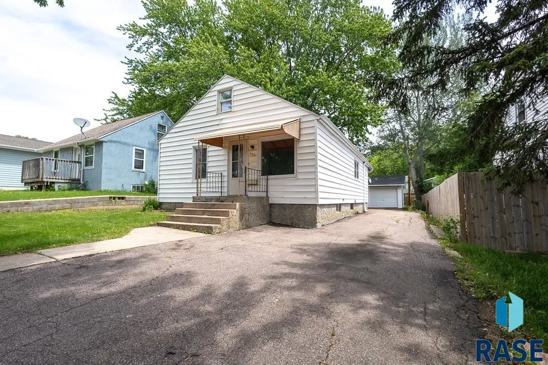 406 S Highland Ave, Sioux Falls, SD 57103 - #1