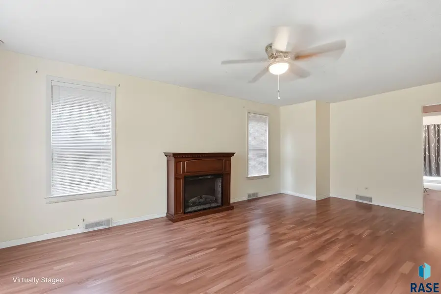 105 E 31st St, Sioux Falls, SD 57105 - #2