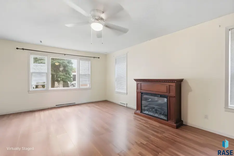 105 E 31st St, Sioux Falls, SD 57105 - #3