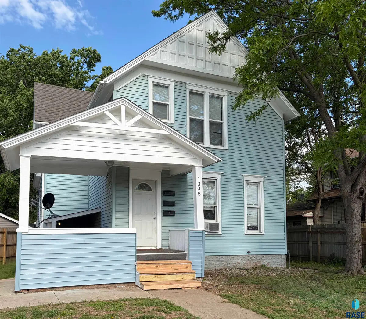 1305 S Spring Ave, Sioux Falls, SD 57104 - #1
