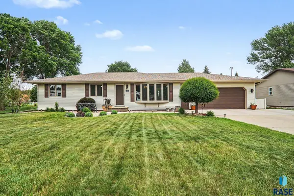 702 Fireleaf Rd, Luverne, MN 56156