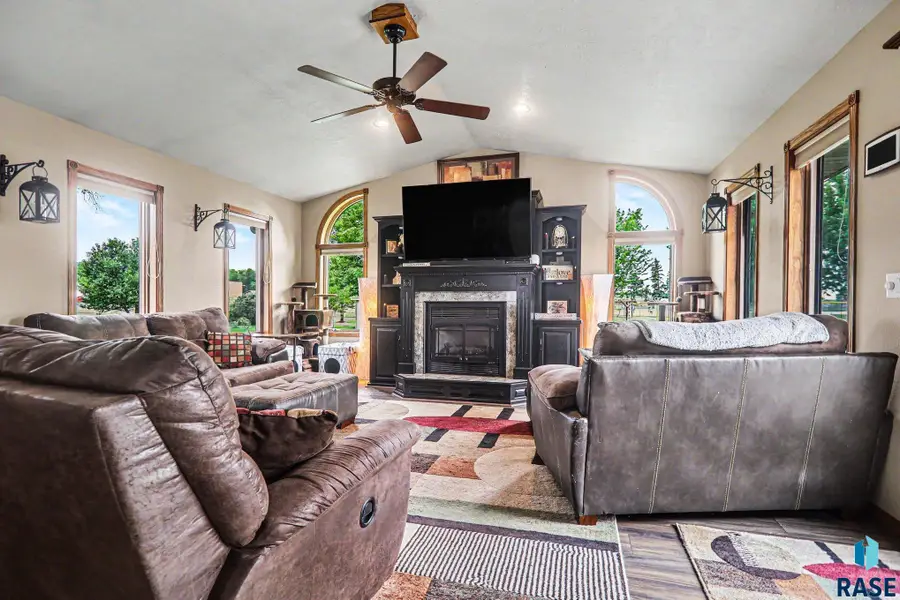 702 Fireleaf Rd, Luverne, MN 56156 - #3