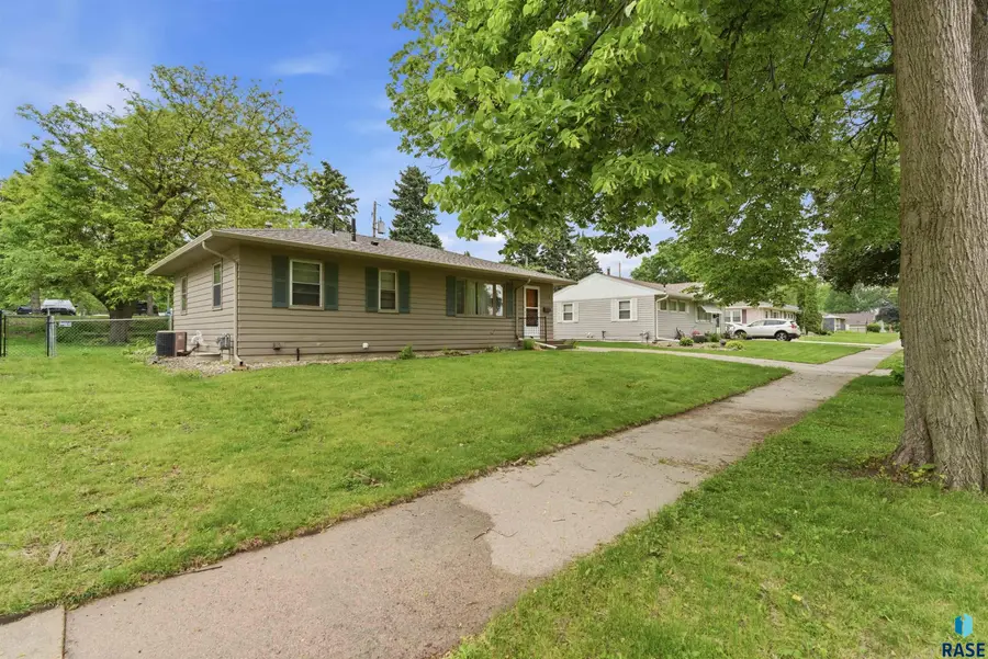 2620 S Prairie Ave, Sioux Falls, SD 57105 - #2