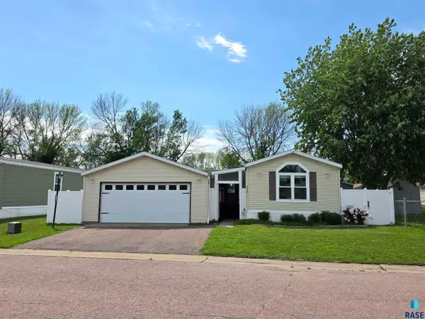 503 N Redbird Pl, Sioux Falls, SD 57107