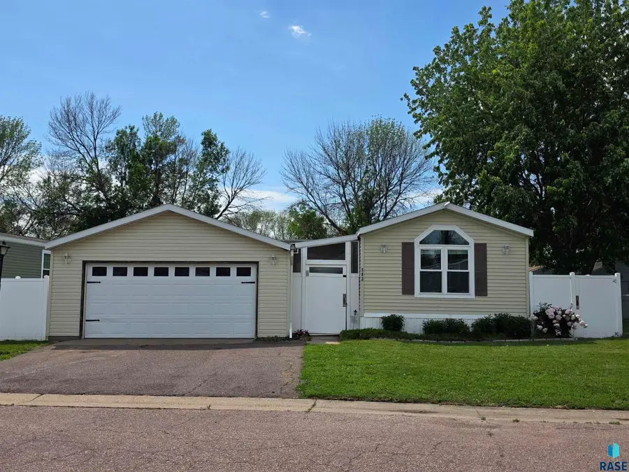 503 N Redbird Pl, Sioux Falls, SD 57107 - #2