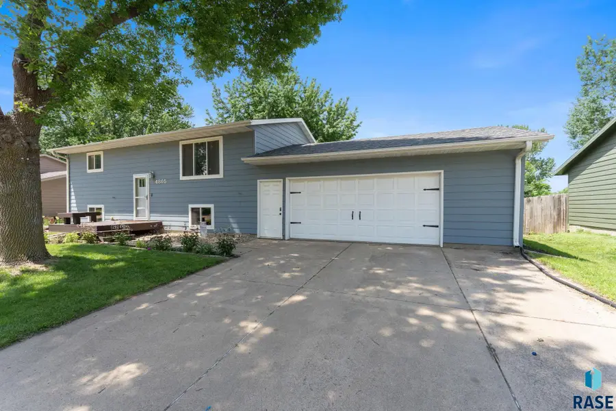 4805 S Holbrook Ave, Sioux Falls, SD 57106 - #2
