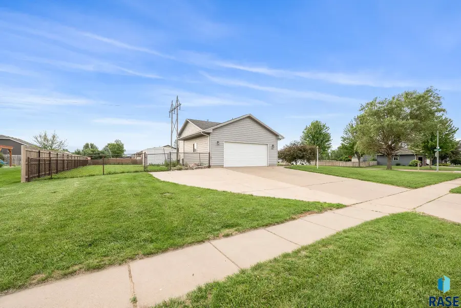 5816 S Galway Ave, Sioux Falls, SD 57106 - #3