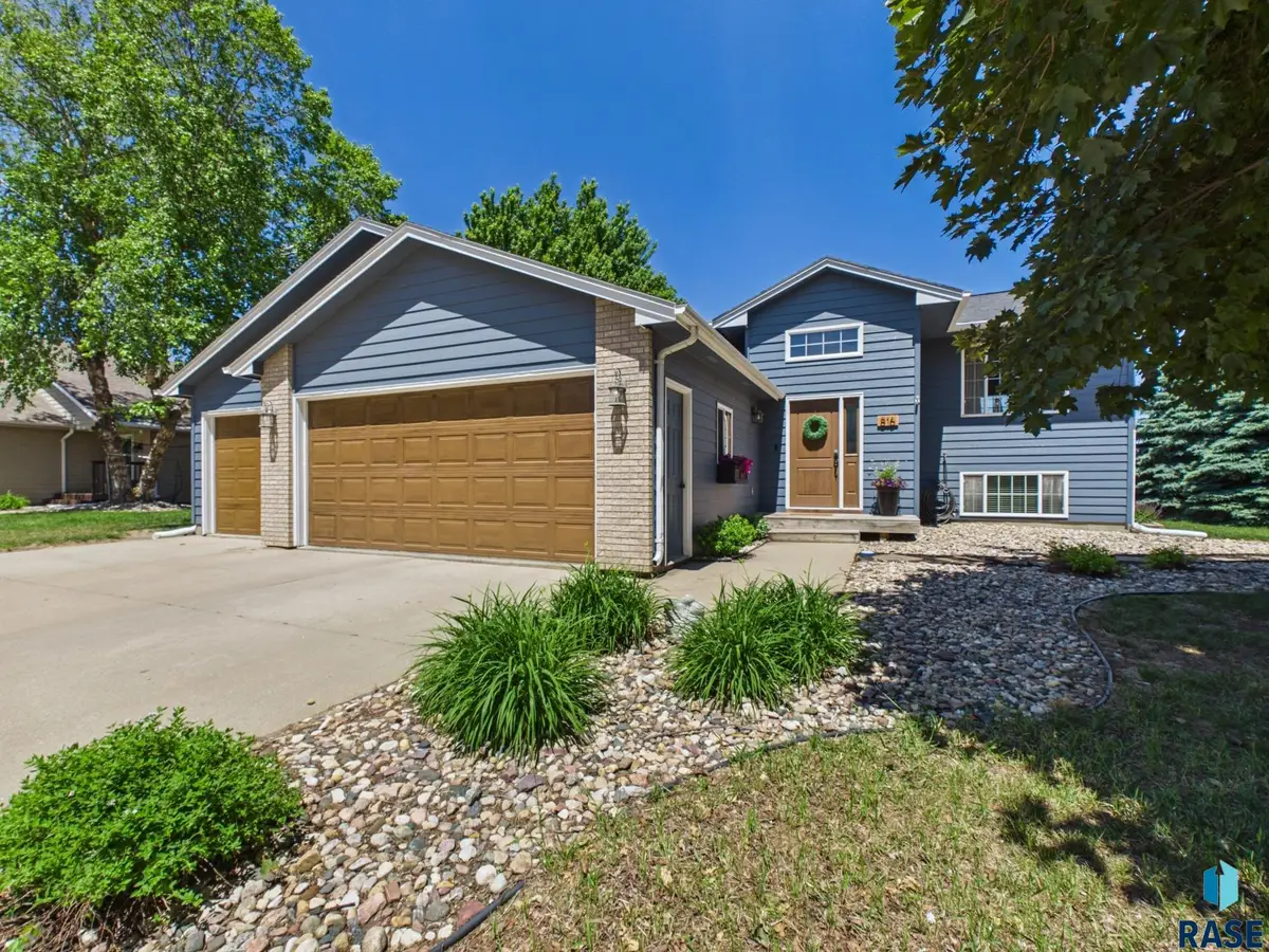 816 E Pine St, Brandon, SD 57005 - #1