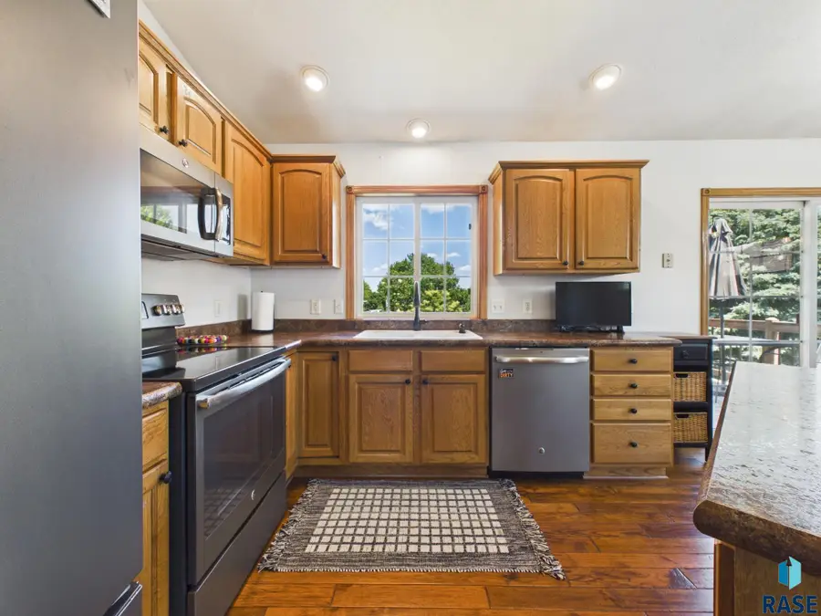 816 E Pine St, Brandon, SD 57005 - #3