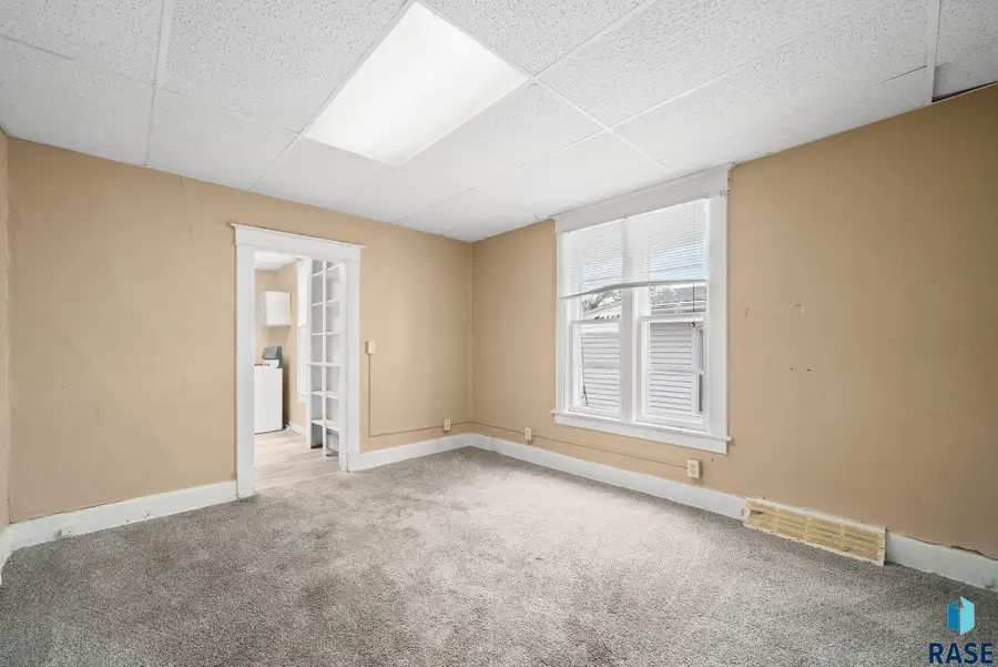801 W 13th St, Sioux Falls, SD 57104 - #3