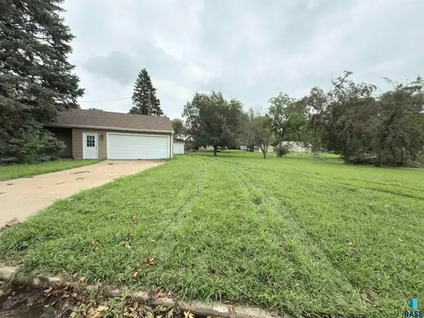130 Lincoln Ave, Centerville, SD 57014