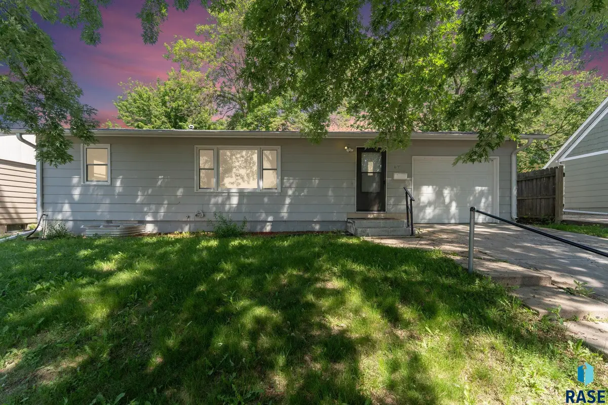 600 S Sneve Ave, Sioux Falls, SD 57103 - #1