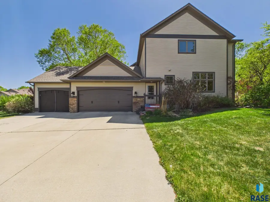 1600 S Parkview Blvd, Brandon, SD 57005 - #2