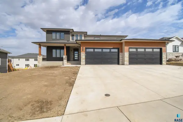 1504 W Bennett Dr, Brandon, SD 57005