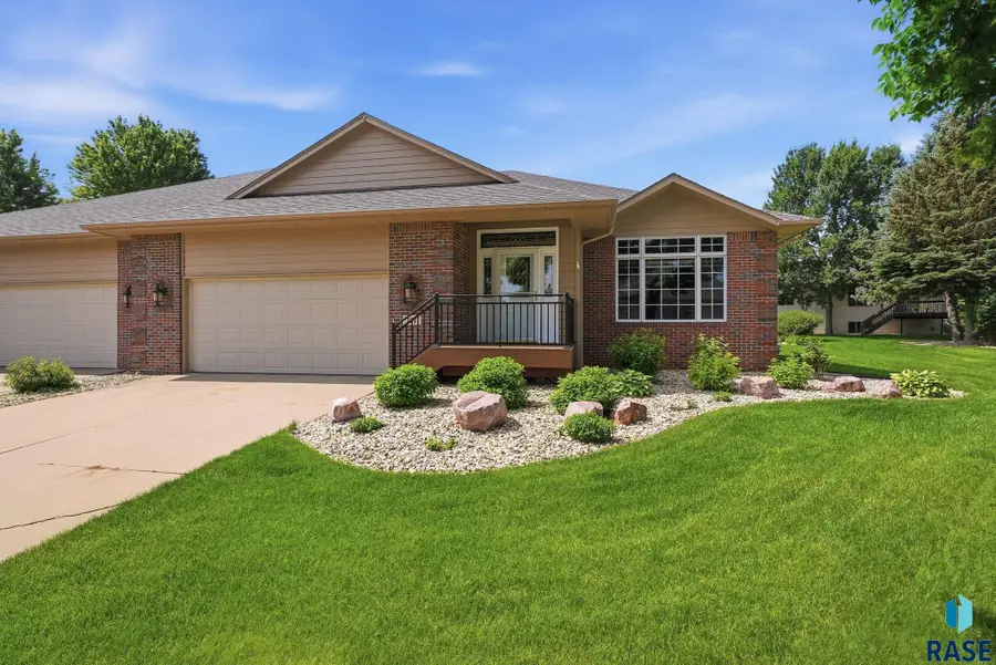 117 W Doral Ct, Sioux Falls, SD 57108 - #2